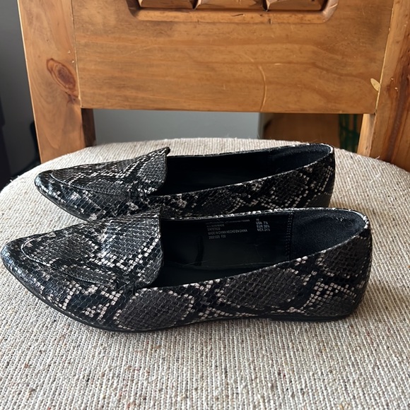 Time and Tru Women’s Flats - Picture 2 of 4